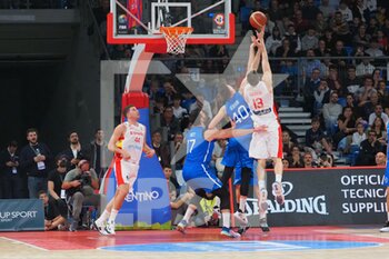 2022-11-11 - Ruben Pino Guerrero (Spain) thwarted by Luca Severini (Italy)  - 2023 FIBA ​​WORLD CUP QUALIFIERS - ITALY VS SPAIN - INTERNATIONALS - BASKETBALL