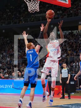 2022-11-11 - Yankuba Sima Fatty (Spain) thwarted by Niccolò Mannion (Italy)  - 2023 FIBA ​​WORLD CUP QUALIFIERS - ITALY VS SPAIN - INTERNATIONALS - BASKETBALL
