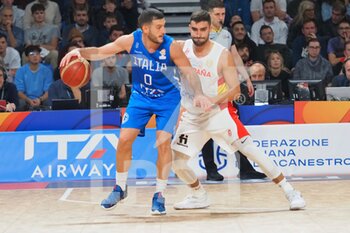 2022-11-11 - Marco Spissu (Italy) thwarted by Jaime Fernandez Bernabe (Spain)  - 2023 FIBA ​​WORLD CUP QUALIFIERS - ITALY VS SPAIN - INTERNATIONALS - BASKETBALL