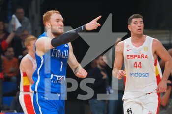 2022-11-11 - Niccolò Mannion (Italy) and Joel Parra I Lopez (Spain)  - 2023 FIBA ​​WORLD CUP QUALIFIERS - ITALY VS SPAIN - INTERNATIONALS - BASKETBALL