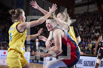 2022-11-27 - Alexia CHARTEREAU (6) of France during the FIBA Women's EuroBasket 2023, Qualifiers Group B, Basketball match between France and Ukraine on November 27, 2022 at Halle Andre Vacheresse in Roanne, France - BASKETBALL - FIBA WOMEN'S EUROBASKET QUALIFIERS - FRANCE V UKRAINE - INTERNATIONALS - BASKETBALL