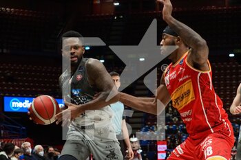 2022-02-13 - Troy Daniels from AX Armani Exchange Olimpia Milano thwarted by Tyrique Jones (Carpegna Pesaro)  - A|X ARMANI EXCHANGE MILANO VS CARPEGNA PROSCIUTTO PESARO - ITALIAN SERIE A - BASKETBALL