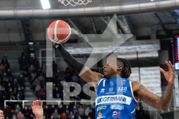 2022-04-03 - Kenny Gabriel - Germani Basket Brescia pulling down the rebound - GERMANI BRESCIA VS DOLOMITI ENERGIA TRENTINO - ITALIAN SERIE A - BASKETBALL