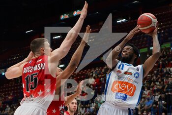 2022-04-16 - Jordan Parks (GeVi Basket Napoli) thwarted by Kaleb Tarczewski (AX Armani Exchange Olimpia Milano)  - A|X ARMANI EXCHANGE MILANO VS GEVI NAPOLI - ITALIAN SERIE A - BASKETBALL
