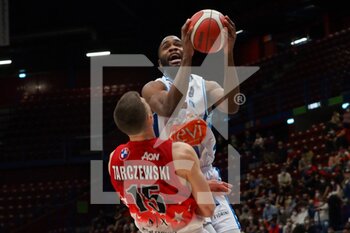 2022-04-16 - Markis McDuffie (GeVi Basket Napoli) and Kaleb Tarczewski (AX Armani Exchange Olimpia Milano)  - A|X ARMANI EXCHANGE MILANO VS GEVI NAPOLI - ITALIAN SERIE A - BASKETBALL