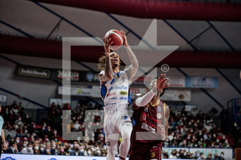 2022-04-24 - DeWayne Russell (Nutribullet Treviso Basket) and Julyan Stone (Umana Reyer Venezia) - UMANA REYER VENEZIA VS NUTRIBULLET TREVISO BASKET - ITALIAN SERIE A - BASKETBALL