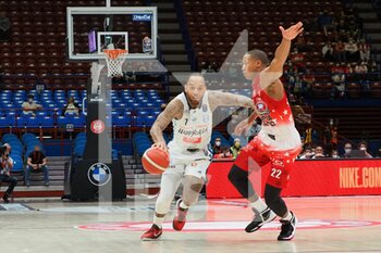 2022-05-01 - D’Angelo Harrison (Happy Casa Brindisi) thwarted by Devon Hall (AX Armani Exchange Olimpia Milano)  - A|X ARMANI EXCHANGE MILANO VS HAPPY CASA BRINDISI - ITALIAN SERIE A - BASKETBALL