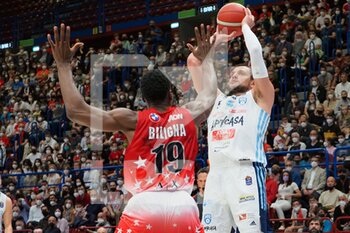 2022-05-01 - Alessandro Gentile (Happy Casa Brindisi) thwarted by Paul Biligha (AX Armani Exchange Olimpia Milano)  - A|X ARMANI EXCHANGE MILANO VS HAPPY CASA BRINDISI - ITALIAN SERIE A - BASKETBALL