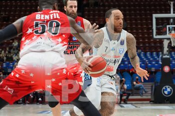 2022-05-01 - D’Angelo Harrison (Happy Casa Brindisi) thwarted by Ben Bentil (AX Armani Exchange Olimpia Milano)  - A|X ARMANI EXCHANGE MILANO VS HAPPY CASA BRINDISI - ITALIAN SERIE A - BASKETBALL