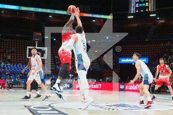 2022-05-01 - Jerian Grant (AX Armani Exchange Olimpia Milano) thwarted by Alessandro Gentile (Happy Casa Brindisi)  - A|X ARMANI EXCHANGE MILANO VS HAPPY CASA BRINDISI - ITALIAN SERIE A - BASKETBALL