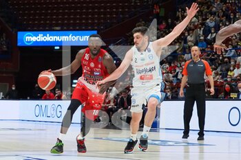 2022-05-01 - Jerian Grant (AX Armani Exchange Olimpia Milano) thwarted by Lucio Redivo (Happy Casa Brindisi)  - A|X ARMANI EXCHANGE MILANO VS HAPPY CASA BRINDISI - ITALIAN SERIE A - BASKETBALL
