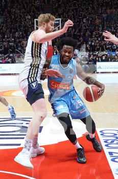 2022-05-01 - Jason Rich (Gevi Napoli Basket) (R) thwarted by  Geoffrey Groselle (Fortitudo Kigili Bologna) during the series A1 of italian LBA basketball championship match Kigili Fortitudo Bologna Vs. Gevi Napoli Basket at the Paladozza sports palace - Bologna, May 01, 2022 - Photo: Michele Nucci - FORTITUDO BOLOGNA VS GEVI NAPOLI - ITALIAN SERIE A - BASKETBALL