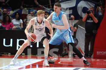 2022-05-01 - Geoffrey Groselle (Fortitudo Kigili Bologna) (L) thwarted by  Arturas Gudaitis (Gevi Napoli Basket)  during the series A1 of italian LBA basketball championship match Kigili Fortitudo Bologna Vs. Gevi Napoli Basket at the Paladozza sports palace - Bologna, May 01, 2022 - Photo: Michele Nucci - FORTITUDO BOLOGNA VS GEVI NAPOLI - ITALIAN SERIE A - BASKETBALL