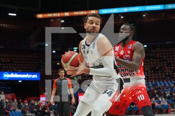 2022-01-05 - Kyle Weems (Virtus Segafredo Bologna) thwarted by Jerian Grant (AX Armani Exchange Olimpia Milano)  - A|X ARMANI MILANO VS VIRTUS SEGAFREDO BOLOGNA - ITALIAN SERIE A - BASKETBALL
