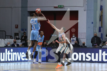 2022-03-09 - vMarkis McDuffie (Gevi Napoli Basket) - VANOLI BASKET CREMONA VS GEVI NAPOLI - ITALIAN SERIE A - BASKETBALL