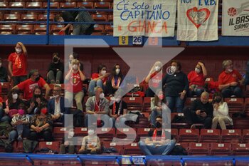2022-03-26 - Varese supporters  - A|X ARMANI EXCHANGE MILANO VS OPENJOBMETIS VARESE - ITALIAN SERIE A - BASKETBALL