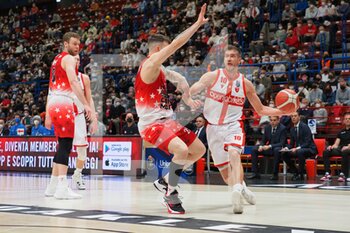2022-03-26 - Giovanni De Nicolao (Openjobmetis Varese) thwarted by Tommaso Baldasso (AX Armani Exchange Olimpia Milano)  - A|X ARMANI EXCHANGE MILANO VS OPENJOBMETIS VARESE - ITALIAN SERIE A - BASKETBALL
