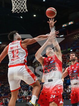 2022-03-26 - Konstantinos Mitoglou from AX Armani Exchange Olimpia Milano thwarted by Justin Reyes (Openjobmetis Varese)  - A|X ARMANI EXCHANGE MILANO VS OPENJOBMETIS VARESE - ITALIAN SERIE A - BASKETBALL