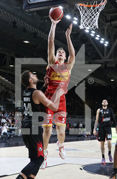 2022-05-15 - Mareks Mejeris (Carpegna Prosciutto Pesaro) (R) thwarted by  Kyle Weems (Segafredo Virtus Bologna) during game 1 of the playoffs of the Italian basketball championship series A1 Segafredo Virtus Bologna Vs. Carpegna Prosciutto Pesaro at the Segafredo Arena - Bologna, May 15, 2022 - Photo: Michele Nucci - PLAYOFF - VIRTUS SEGAFREDO BOLOGNA VS CARPEGNA PROSCIUTTO PESARO - ITALIAN SERIE A - BASKETBALL