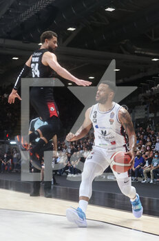 2022-05-27 - Chris Wright (Bertram Derthona Basket Tortona) (R) thwarted by  Kyle Weems (Segafredo Virtus Bologna) during game 1 of the semi-finals of the championship playoffs
Italian basketball series A1 Segafredo Virtus Bologna Vs. Bertram Derthon tortona Basket tortona at the Segafredo Arena - Bologna, May 27, 2022 - Photo: Michele Nucci - VIRTUS SEGAFREDO BOLOGNA VS BERTRAM DERTHONA TORTONA - ITALIAN SERIE A - BASKETBALL