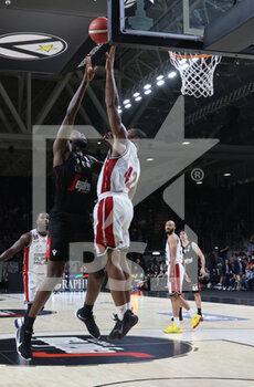 2022-06-08 - Mouhammadou Jaiteh (Segafredo Virtus Bologna) (L) thwarted by  Kyle Hines (Armani Exchange Milano) during game 1 of the finals of the championship playoffs Italian basketball series A1 Segafredo Virtus Bologna Vs. Armani Exchange Olimpia Milano at the Segafredo Arena - Bologna, June 8, 2022 - Photo: Michele Nucci - VIRTUS SEGAFREDO BOLOGNA VS AX ARMANI EXCHANGE MILANO - ITALIAN SERIE A - BASKETBALL