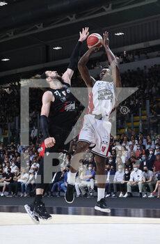 2022-06-10 - Paul Stephan Biligha (Armani Exchange Milano) (R) thwarted by  Tornike Shengelia (Segafredo Virtus Bologna) during game 2 of the finals of the championship playoffs Italian basketball series A1 Segafredo Virtus Bologna Vs. Armani Exchange Olimpia Milano at the Segafredo Arena - Bologna, June 10, 2022 - Photo: Michele Nucci - VIRTUS SEGAFREDO BOLOGNA VS AXARMANI EXCHANGE MILANO - ITALIAN SERIE A - BASKETBALL