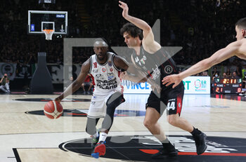 2022-06-16 - Jerian Grant (Armani Exchange Milano) (L) thwarted by  Milos Teodosic (Segafredo Virtus Bologna) during game 5 finals of the Italian basketball series A1 championship Segafredo Virtus Bologna Vs. Armani Exchange Olimpia Milano at Segafredo Arena - Bologna, June 16, 2022 - Photo: Michele Nucci - GAME 5 FINAL - VIRTUS SEGAFREDO BOLOGNA VS AX ARMANI EXCHANGE MILANO - ITALIAN SERIE A - BASKETBALL
