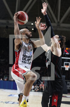 2022-06-16 - Shavon Shields (Armani Exchange Milano) (L) thwarted by  Tornike Shengelia (Segafredo Virtus Bologna) during game 5 finals of the Italian basketball series A1 championship Segafredo Virtus Bologna Vs. Armani Exchange Olimpia Milano at Segafredo Arena - Bologna, June 16, 2022 - Photo: Michele Nucci - GAME 5 FINAL - VIRTUS SEGAFREDO BOLOGNA VS AX ARMANI EXCHANGE MILANO - ITALIAN SERIE A - BASKETBALL