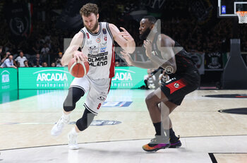 2022-06-16 - Nicolo' Melli (Armani Exchange Milano)  (L) thwarted by  \Jakarr Sampson (Segafredo Virtus Bologna) during game 5 finals of the Italian basketball series A1 championship Segafredo Virtus Bologna Vs. Armani Exchange Olimpia Milano at Segafredo Arena - Bologna, June 16, 2022 - Photo: Michele Nucci - GAME 5 FINAL - VIRTUS SEGAFREDO BOLOGNA VS AX ARMANI EXCHANGE MILANO - ITALIAN SERIE A - BASKETBALL