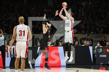 2022-06-16 - Isaia Cordinier (Segafredo Virtus Bologna)  (L) thwarted by  \Nicolo' Melli (Armani Exchange Milano)  during game 5 finals of the Italian basketball series A1 championship Segafredo Virtus Bologna Vs. Armani Exchange Olimpia Milano at Segafredo Arena - Bologna, June 16, 2022 - Photo: Michele Nucci - GAME 5 FINAL - VIRTUS SEGAFREDO BOLOGNA VS AX ARMANI EXCHANGE MILANO - ITALIAN SERIE A - BASKETBALL