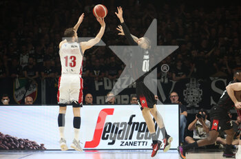 2022-06-16 - Sergio Rodriguez (Armani Exchange Milano) (L) thwarted by  Isaia Cordinier (Segafredo Virtus Bologna)  during game 5 finals of the Italian basketball series A1 championship Segafredo Virtus Bologna Vs. Armani Exchange Olimpia Milano at Segafredo Arena - Bologna, June 16, 2022 - Photo: Michele Nucci - GAME 5 FINAL - VIRTUS SEGAFREDO BOLOGNA VS AX ARMANI EXCHANGE MILANO - ITALIAN SERIE A - BASKETBALL