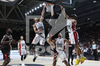 2022-06-16 - Isaia Cordinier (Segafredo Virtus Bologna)  thwarted by Devon Hall (Armani Exchange Milano) during game 5 finals of the Italian basketball series A1 championship Segafredo Virtus Bologna Vs. Armani Exchange Olimpia Milano at Segafredo Arena - Bologna, June 16, 2022 - Photo: Michele Nucci - GAME 5 FINAL - VIRTUS SEGAFREDO BOLOGNA VS AX ARMANI EXCHANGE MILANO - ITALIAN SERIE A - BASKETBALL