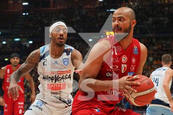 2022-10-16 - Shavon Shields (EA7 Emporio Armani Olimpia Milano) thwarted by Marcquise Reed (HappyCasa Brindisi)  - EA7 EMPORIO ARMANI MILANO VS HAPPY CASA BRINDISI - ITALIAN SERIE A - BASKETBALL