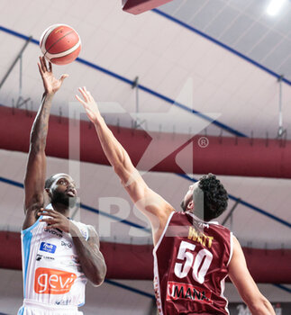 2022-11-06 - Jacorey Williams (GeVi Napoli Basket) and Mitchell Watt (Umana Reyer Venezia) - UMANA REYER VENEZIA VS GEVI NAPOLI BASKET - ITALIAN SERIE A - BASKETBALL