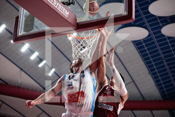 2022-11-06 - Simone Zanotti (GeVi Napoli Basket) and Allerik Freeman (Umana Reyer Venezia) - UMANA REYER VENEZIA VS GEVI NAPOLI BASKET - ITALIAN SERIE A - BASKETBALL