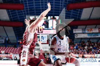 2022-11-06 - Robert Johnson (GeVi Napoli Basket) and Michael Bramos (Umana Reyer Venezia) - UMANA REYER VENEZIA VS GEVI NAPOLI BASKET - ITALIAN SERIE A - BASKETBALL