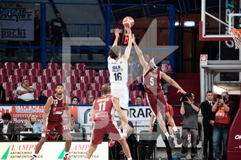 2022-11-06 - Lorenzo Uglietti (GeVi Napoli Basket) and Michael Bramos (Umana Reyer Venezia) - UMANA REYER VENEZIA VS GEVI NAPOLI BASKET - ITALIAN SERIE A - BASKETBALL