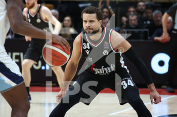 2022-11-27 - Kyle Weems (Segafredo Virtus Bologna) during the italian basketball championship match Segafredo Virtus Bologna Vs. NBB Happy Casa Brindisi - Bologna, November 27, 2022 at Paladozza sport palace - VIRTUS SEGAFREDO BOLOGNA VS HAPPY CASA BRINDISI - ITALIAN SERIE A - BASKETBALL