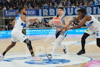 2022-12-04 - Jordan Howard (GeVi Napoli Basket) thwarted by Nicola Akele (Pallacanestro Germani Brescia)  - GERMANI BRESCIA VS GEVI NAPOLI BASKET - ITALIAN SERIE A - BASKETBALL
