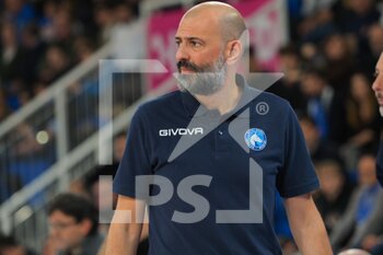 2022-12-04 - Maurizio Buscaglia, head coach GeVi Napoli Basket  - GERMANI BRESCIA VS GEVI NAPOLI BASKET - ITALIAN SERIE A - BASKETBALL