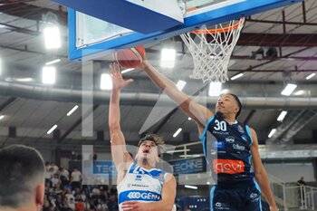 2022-12-04 - Tommaso Laquintana (Pallacanestro Germani Brescia) thwarted by Elijah Stewart (GeVi Napoli Basket)  - GERMANI BRESCIA VS GEVI NAPOLI BASKET - ITALIAN SERIE A - BASKETBALL