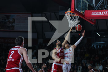 2022-12-18 - Colbey Ross #4 of Pallacanestro Varese OpenJobMetis in action during LBA Lega Basket A 2022/23 Regular Season game between OpenJobMetis Varese and Pallacanestro Trieste at Enerxenia Arena, Varese, Italy on December 18, 2022 - OPENJOBMETIS VARESE VS PALLACANESTRO TRIESTE - ITALIAN SERIE A - BASKETBALL