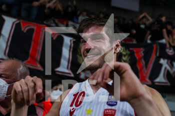 2022-12-18 - Giovanni De Nicolao #10 of Pallacanestro Varese OpenJobMetis celebrates the victory at the end of the match during LBA Lega Basket A 2022/23 Regular Season game between OpenJobMetis Varese and Pallacanestro Trieste at Enerxenia Arena, Varese, Italy on December 18, 2022 - OPENJOBMETIS VARESE VS PALLACANESTRO TRIESTE - ITALIAN SERIE A - BASKETBALL