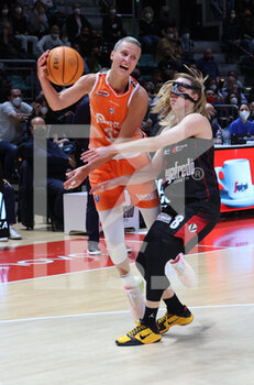 2022-05-05 - Kitija Laksa (Famila Schio Basket) (L) in action thwarted by Ivana Dojkic (Segafredo Virtus Bologna) nduring the game 4 final of the Italian women's basketball championship of the A1 series playoff Virtus Segafredo Bologna vs. Famila Schio at the Paladozza Sports palace, Bologna, May 05, 2022 - Photo: Michele Nucci - PLAYOFF - VIRTUS SEGAFREDO BOLOGNA VS FAMILA BASKET SCHIO - ITALIAN SERIE A1 WOMEN - BASKETBALL