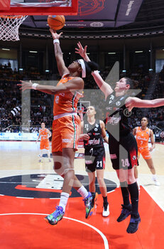 2022-05-05 - Diamond De Shields (Famila Schio Basket) (L)  in action thwarted by Cecilia Zandalasini (Segafredo Virtus Bologna)  during the game 4 final of the Italian women's basketball championship of the A1 series playoff Virtus Segafredo Bologna vs. Famila Schio at the Paladozza Sports palace, Bologna, May 05, 2022 - Photo: Michele Nucci - PLAYOFF - VIRTUS SEGAFREDO BOLOGNA VS FAMILA BASKET SCHIO - ITALIAN SERIE A1 WOMEN - BASKETBALL