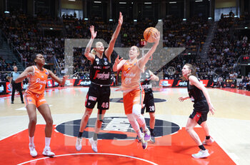 2022-05-05 - Francesca Dotto (Famila Schio Basket) (R) in action thwarted by Sabrina Cinili (Segafredo Virtus Bologna) during the game 4 final of the Italian women's basketball championship of the A1 series playoff Virtus Segafredo Bologna vs. Famila Schio at the Paladozza Sports palace, Bologna, May 05, 2022 - Photo: Michele Nucci - PLAYOFF - VIRTUS SEGAFREDO BOLOGNA VS FAMILA BASKET SCHIO - ITALIAN SERIE A1 WOMEN - BASKETBALL