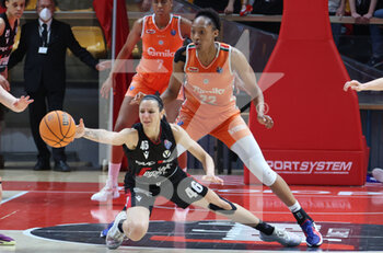 2022-05-05 - Sabrina Cinili (Segafredo Virtus Bologna) (L) in action thwarted by Olbis Futo Andre' (Famila Schio Basket) during the game 4 final of the Italian women's basketball championship of the A1 series playoff Virtus Segafredo Bologna vs. Famila Schio at the Paladozza Sports palace, Bologna, May 05, 2022 - Photo: Michele Nucci - PLAYOFF - VIRTUS SEGAFREDO BOLOGNA VS FAMILA BASKET SCHIO - ITALIAN SERIE A1 WOMEN - BASKETBALL