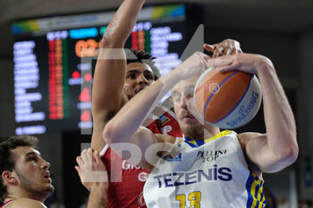 2022-05-22 - Francesco Candussi - Scaligera Basket Tezenis Verona pulling down the rebound - SEMIFINALS PLAYOFF G1 - SCALIGERA BASKET TEZENIS VERONA VS GIORGIO TESI GROUP PISTOIA - ITALIAN SERIE A2 - BASKETBALL
