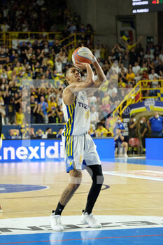 2022-06-12 - Liam Udom - Scaligera Basket Tezenis Verona at free-throw. - PLAYOFF FINALS - 4TH MATCH - TEZENIS VERONA VS APU UDINE - ITALIAN SERIE A2 - BASKETBALL