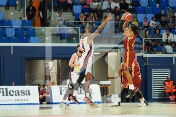 2022-10-15 - Trevon Allen (Juvi Cremona) thwarted by Kyndahl Hill (Urania Basket Milano)  - URANIA MILANO VS JU-VI CREMONA - ITALIAN SERIE A2 - BASKETBALL